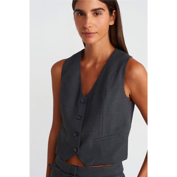Korte Crepe Vest met Knopen Sluiting