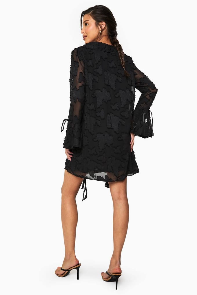 boohoo Dames Burnout Bloemen Ruffle Shift Jurk | Black | Maat: 10