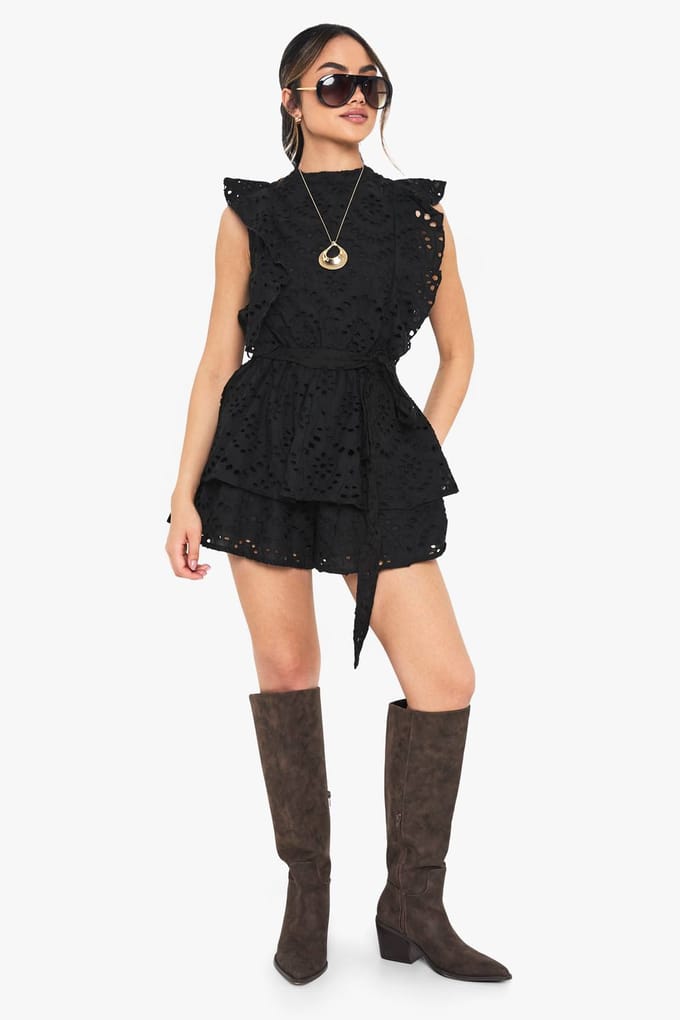 boohoo Dames Broderie Ruffle Playsuit | Zwart | Maat: 40