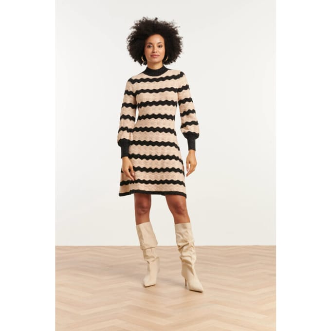 Smashed Lemon 25736 – gebreide jurk met golvend patroon |