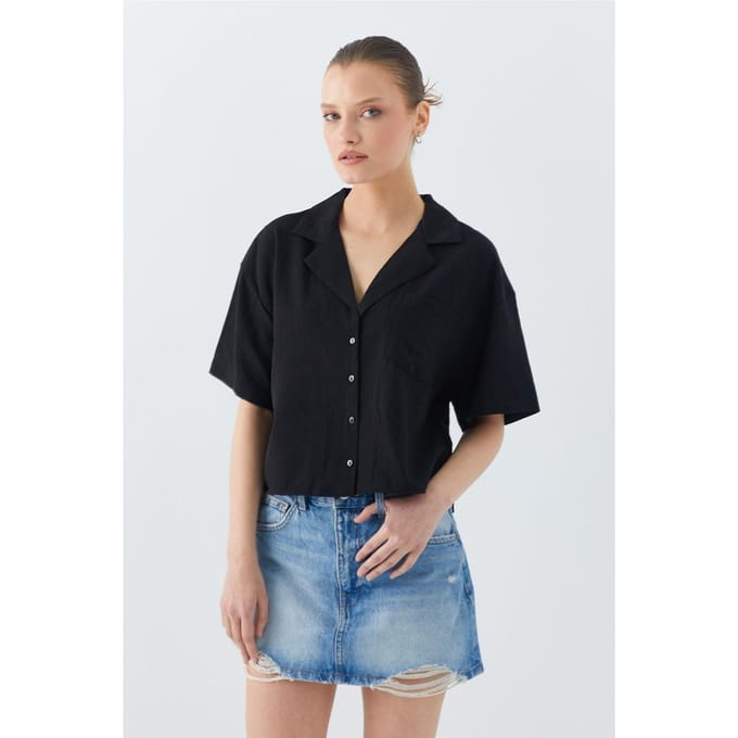 Losse Pasvorm Knoopshirt met Korte Mouwen en Pocket