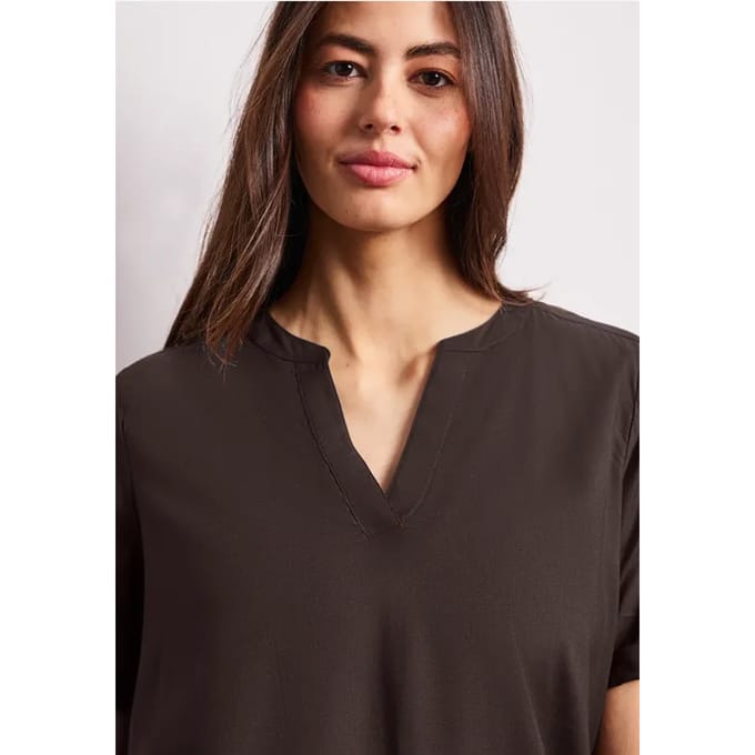 A346422 QR Splitneck blouse w turn-