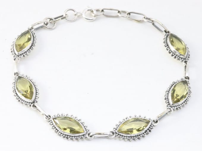 Bewerkte zilveren armband met citrien