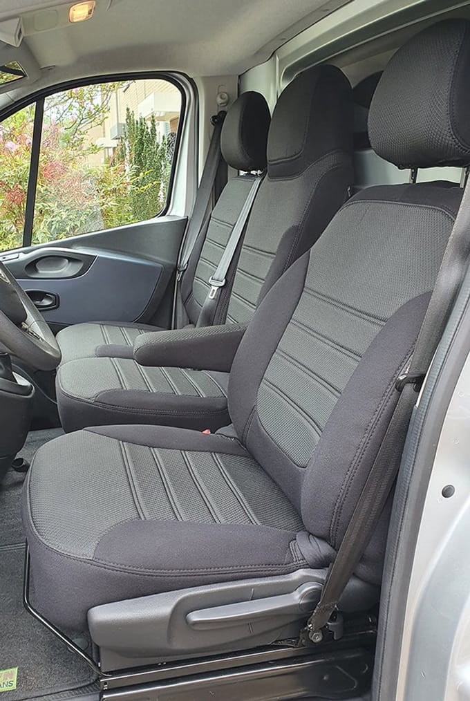 Pasvorm stoelhoezen Opel Vivaro B Combi 2014-2019 - Stof zwart
