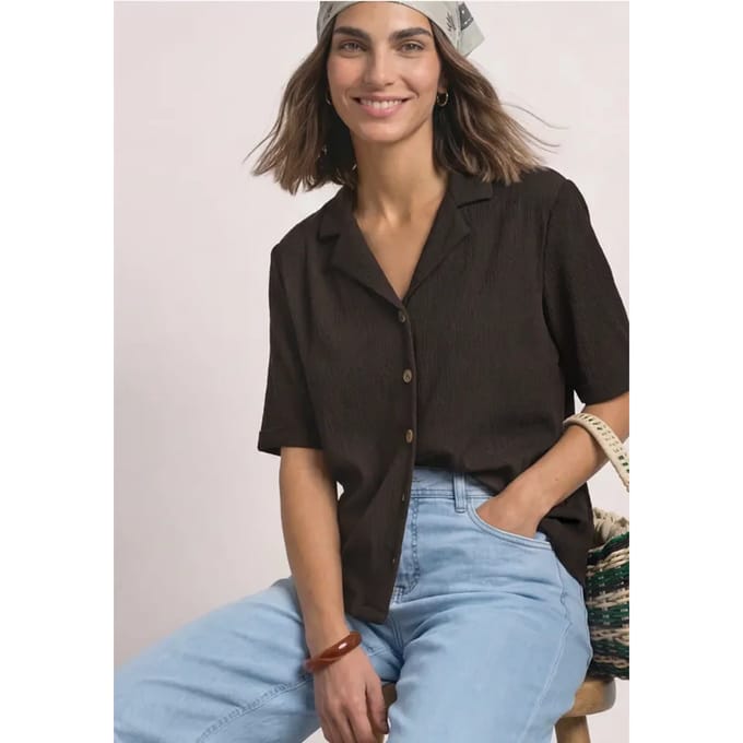 Shirt met verschillende texturen en een knoopsluiting