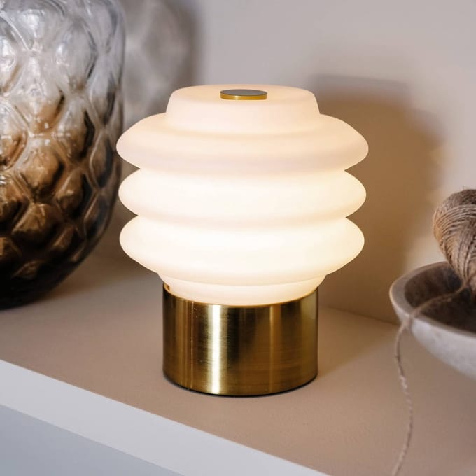 Dyberg Larsen LED tafellamp Diva, wit/messingkleurig