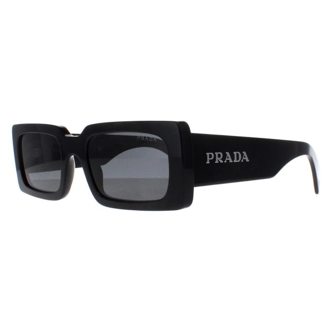 Prada PRA07S 1AB5S0 zwarte donkergrijze zonnebril