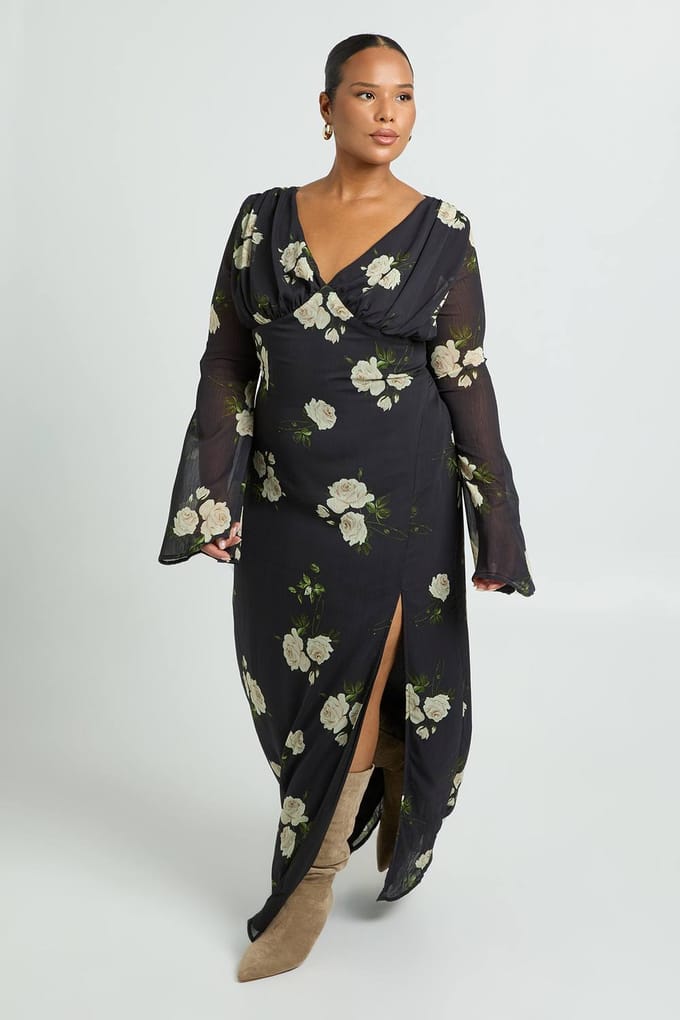 boohoo Dames Plus Bloemen Chiffon Diepe Hals Maxi Jurk | Zwart | Maat: 52