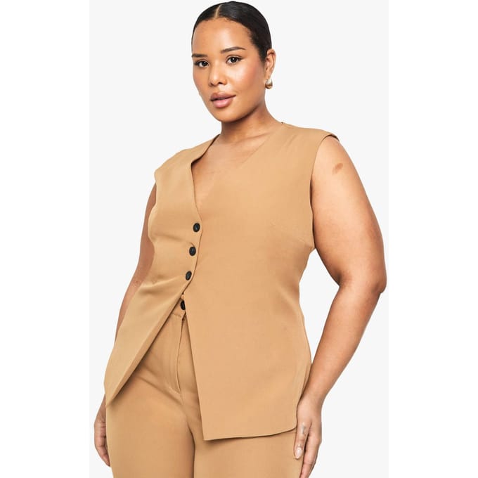 boohoo Dames PLUS GILET MET INGETROKKEN TAILLE | Camel | Maat: 50