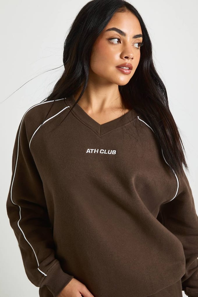 boohoo Dames Ath Club Geborduurd V-hals Piping Sweatshirt Trainingspak | Chocoladebruin | Maat: Medium