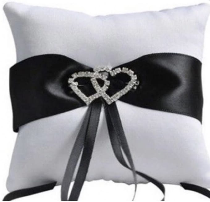 Ringenkussentje- Wit- Zwart- Strass hart - Charme Bijoux
