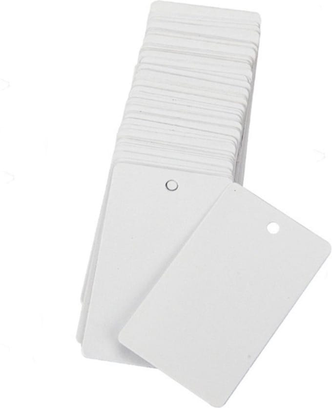 Labels wit - 5 x 3 cm. - 100 stuks - stevig karton - met voorgestanst gaatje - prijslabels - cadeaulabels - winkels