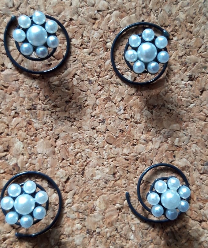 Haarspiralen parel bloem met zwarte spiraal (4 stuks)