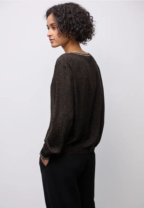 Leo blouse met taping details