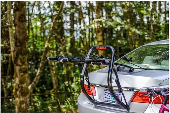 Tesla Fullback 3 Fietsendrager Yakima Kofferbak Fietsdrager 3 electrische fietsen Auto Fietsendragers Accessoires