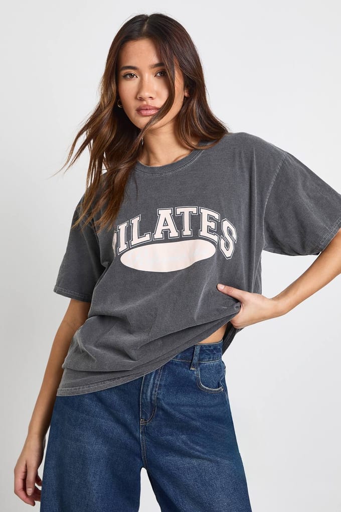 boohoo Dames Pilates grafische print oversized T-shirt | Houtskool | Maat: 34
