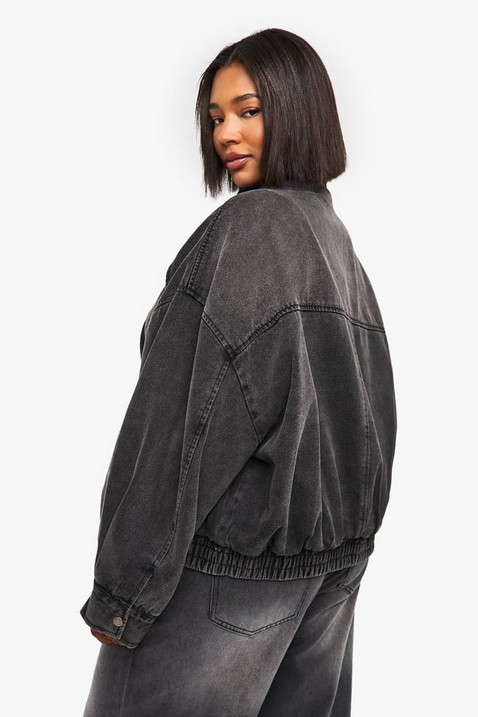 boohoo Dames Plus Denim Oversized Bomberjack | Zwart | Maat: 44