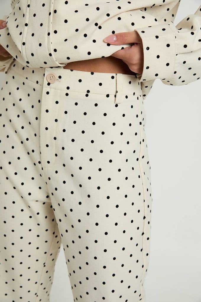 boohoo Dames Polkadot Capri Broek | Creme | Maat: 40