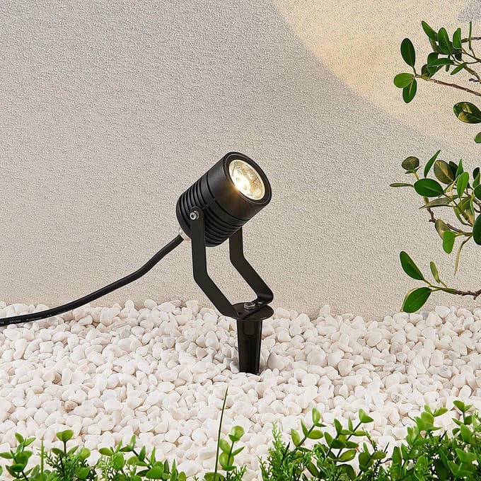 Lindby Zwarte LED buitenspot Maris met grondspies