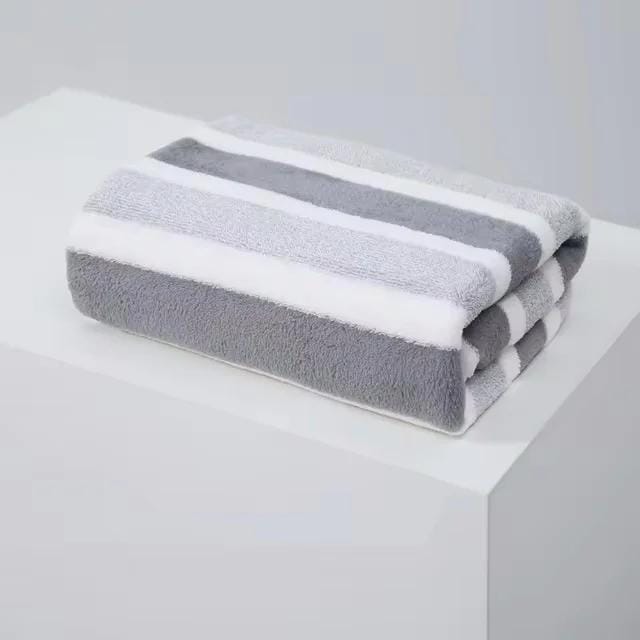 Ensemble de serviettes à rayures à séchage rapide pour une expérience de salle de bain douce et absorbante Serviette de bain ou serviette à main white