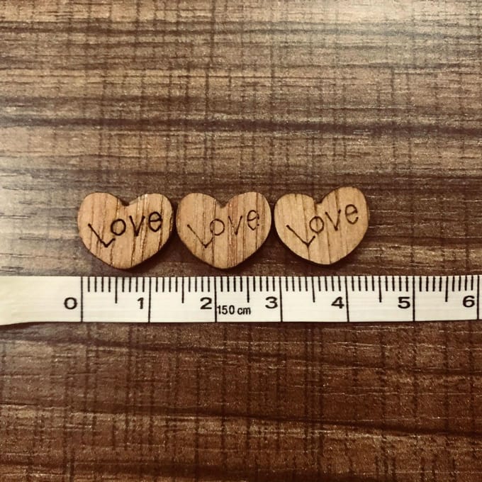 Lot de 100 mini cœurs en bois pour décoration de table de mariage beige