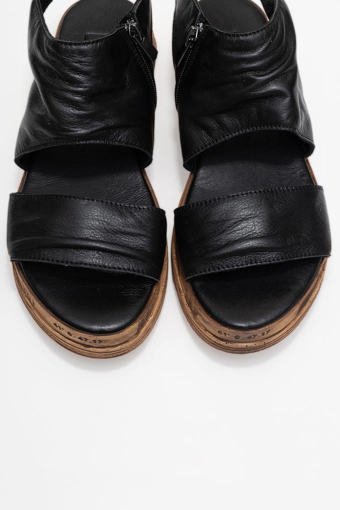Lunas Leer Side-Zip Plat Hak Sandaal