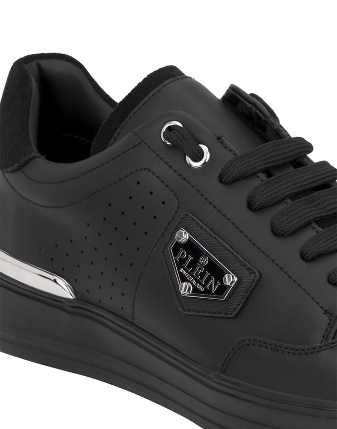 Low-Top Sneakers Triangle