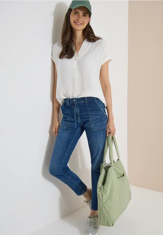 Jeans met Straight Leg pijpen en riemdetail