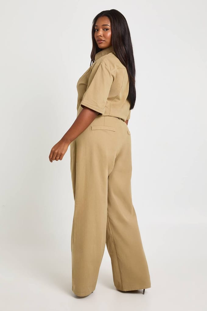 boohoo Dames Plus Twill Plooifront Wijde Pijpen Broek | Steen | Maat: 48