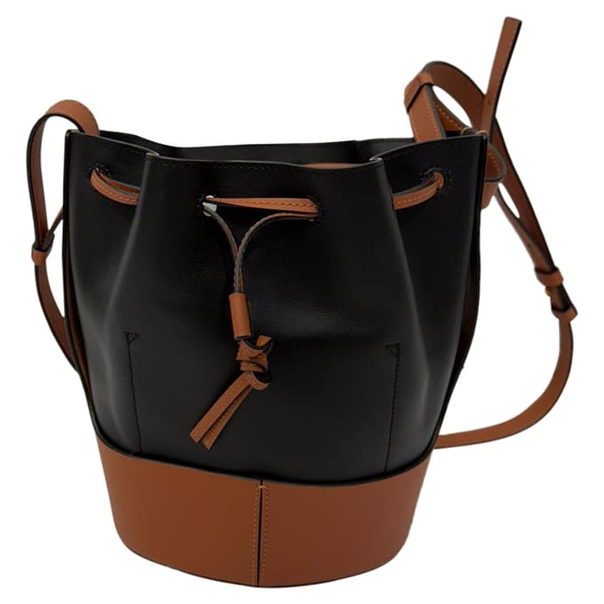 Loewe Small Balloon Bucket Bag in zwart en bruin leer