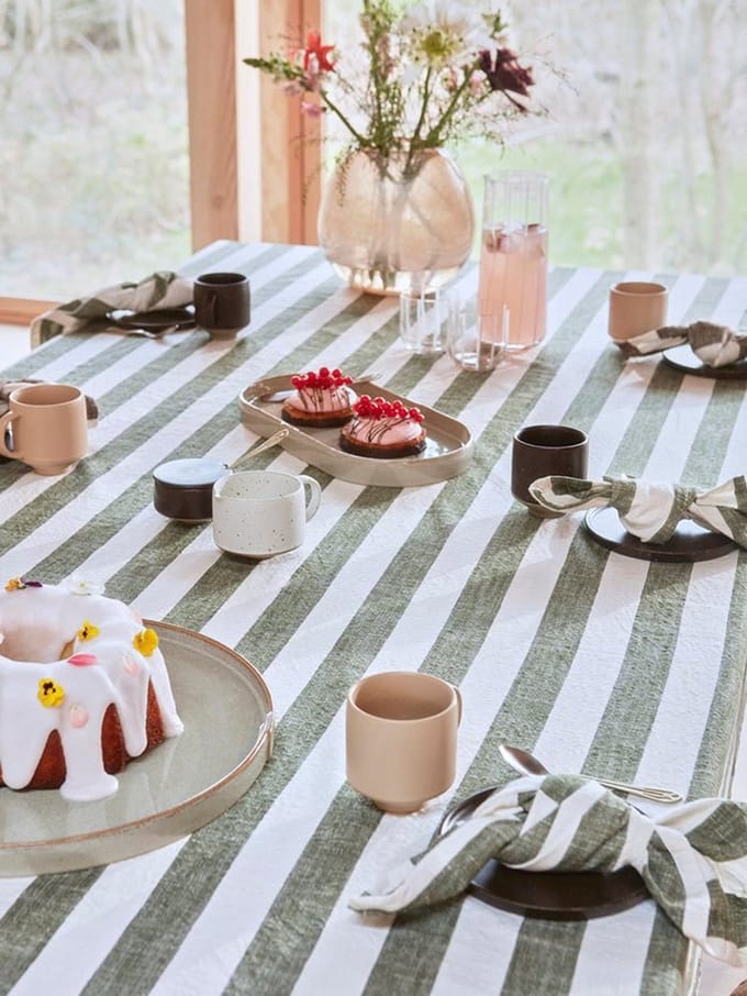 OYOY Living Striped Tablecloth Choko (Donkerbruin)