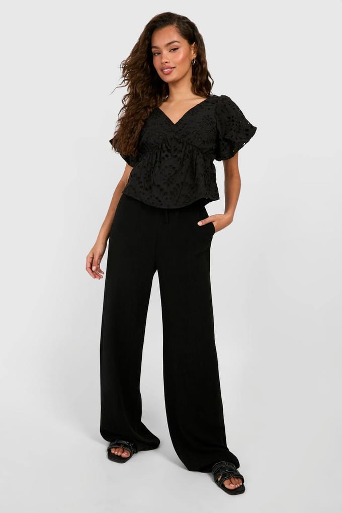 boohoo Dames Embroidery Frill Shoulder Top | Zwart | Maat: 34