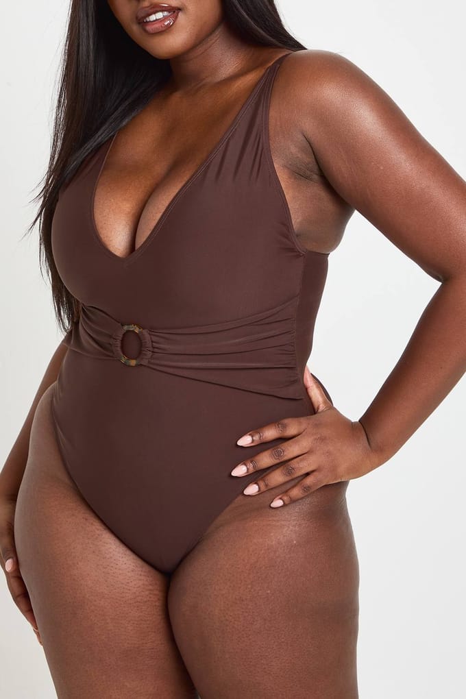 boohoo Dames Plus Buikcontrolerende O-ring Badpak Met Diepe V-hals | Chocoladebruin | Maat: 52