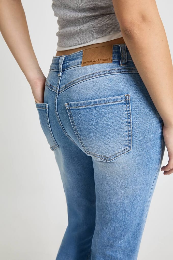 boohoo Dames Lage Taille Wijduitlopende Jeans | Medium Gebleekt | Maat: 44