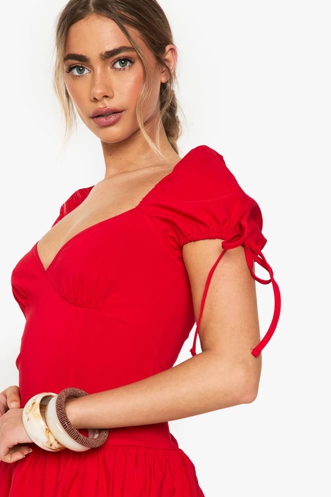 boohoo Dames Frill Puff Sleeve Milkmaid Mini Jurk | Rood | Maat: 36