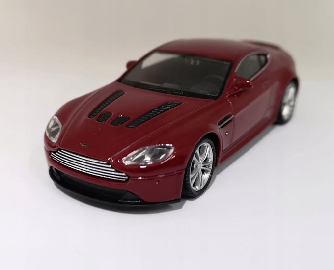 Welly Aston Martin V12 Vantage 1:43 Metalen Modelauto