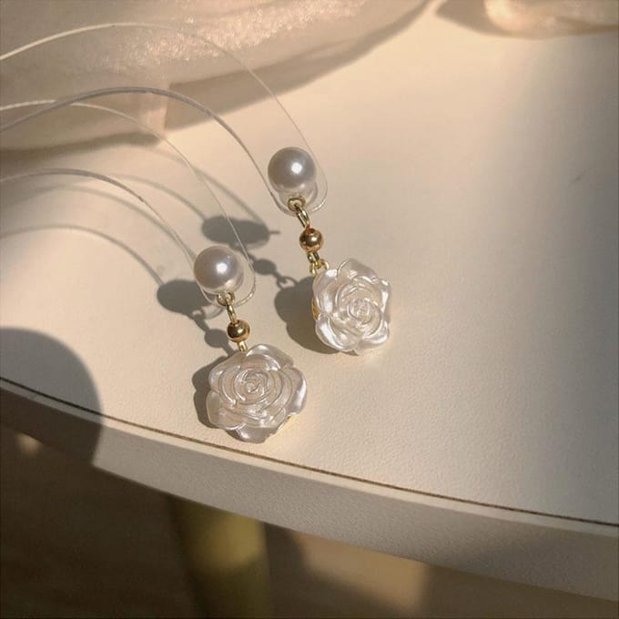 Super Fee Camellia Parelmoer Wit Roos Parel Oorbellen, Temperament Nieuwe Lichte Luxe Stud Oorbellen wit