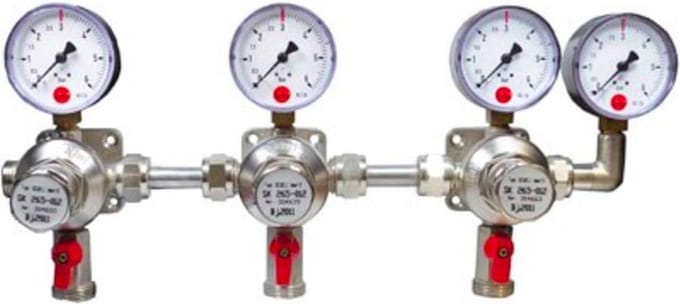 Tussen Reduceermeter - batterij 4 leidingen, drukregelaar