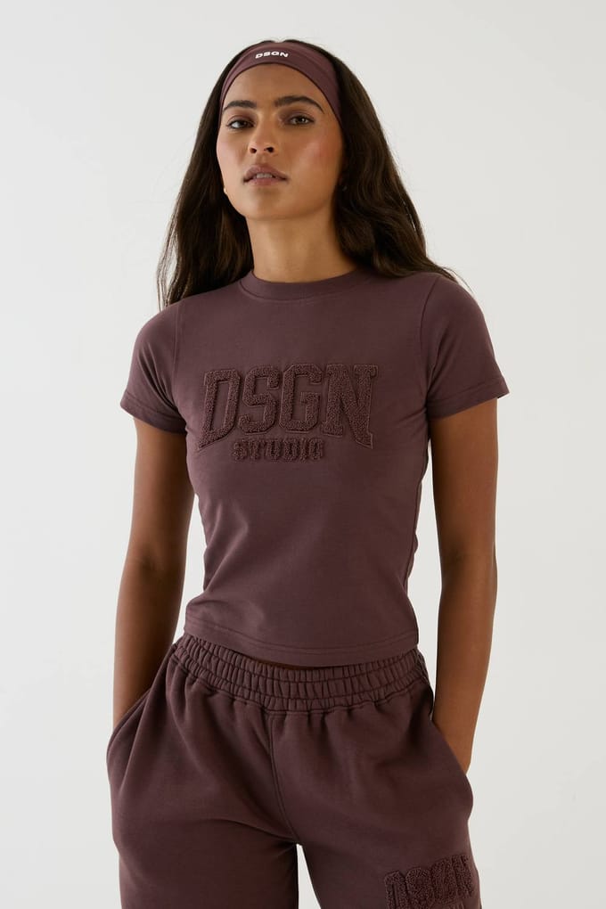 Dames Dsgn Studio Badstof Applique Baby T-shirt | Chocoladebruin | Maat: Medium