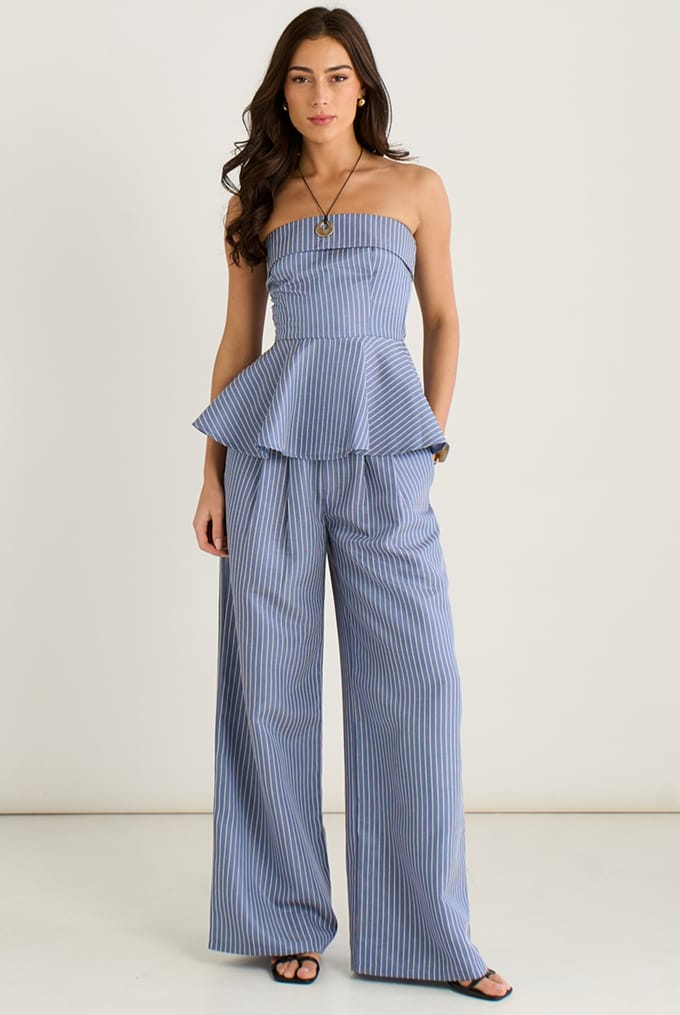 Blauwe peplumtop met Bardot-strepen