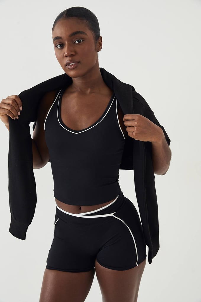 Dames DSGN Studio Ultra Sculpt Top met Paspeldetails en Padding | Black | Maat: XL
