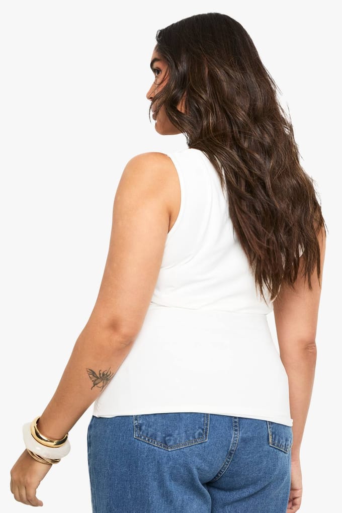 boohoo Dames PLUS DUBBELE LAAG SLINKY VIERKANTE NEKKLEDING | White | Maat: 26