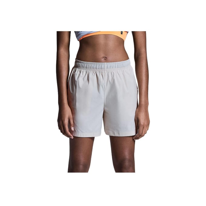 On Core 5 Inch Shorts Dames Shorts Zand 1WF11050554 XS white