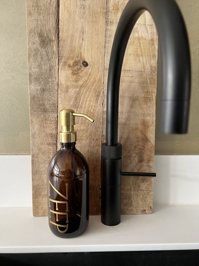 BBBLS® Design Dispenser "Zeep" | Bruin Glas | 500ml | RVS / Metaal Pomp Goud | Zeeppomp | Zeepdispenser | Zeephouder