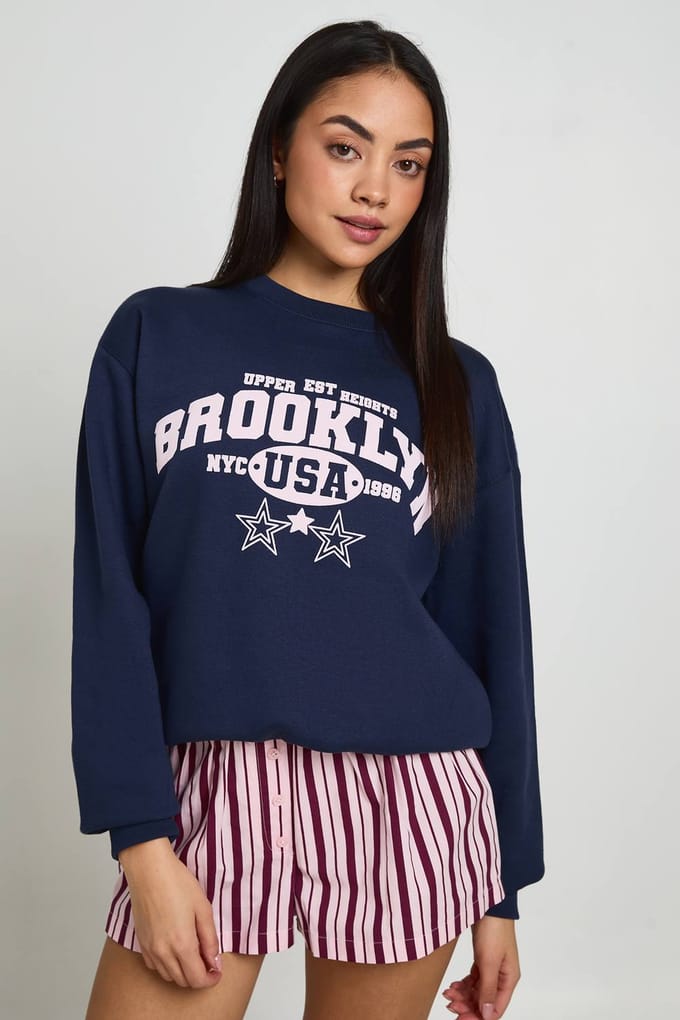 boohoo Dames Gewassen Brooklyn Bedrukt Sweatshirt | Navy | Maat: Medium