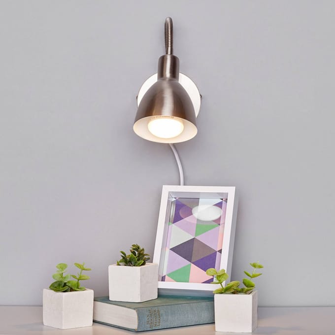 Lindby wandlamp Amrei, nikkelkleurig, 42cm, stekker, dimbaar