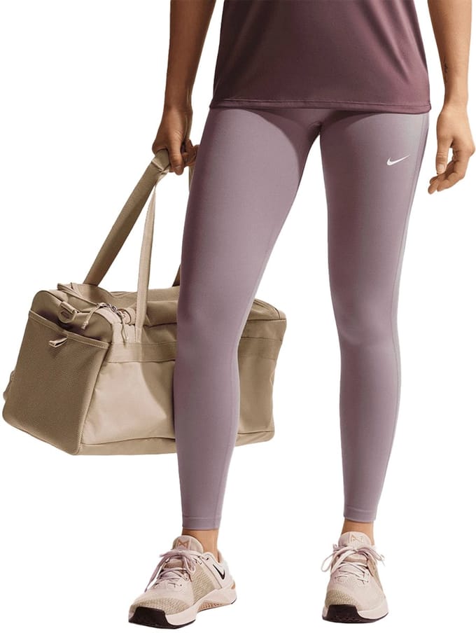Nike one seamless front tight in de kleur paars.