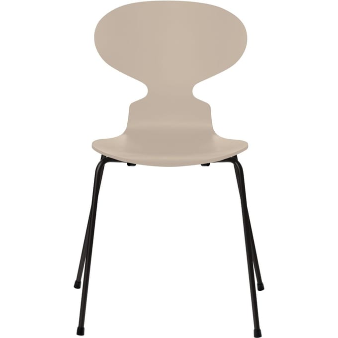 Fritz Hansen Ant Stoel - gelakt - light beige - zwart