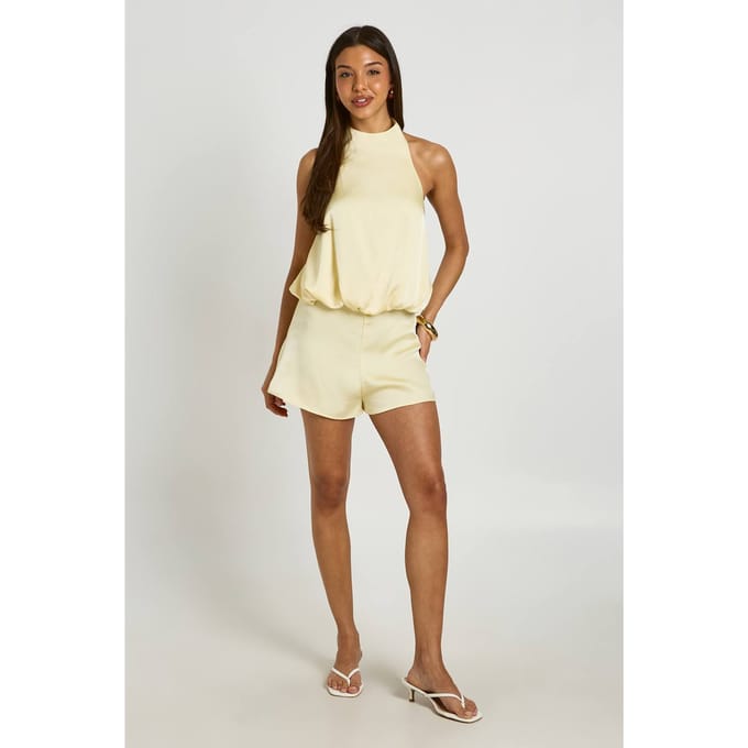 boohoo Dames Satijnen Halternek Playsuit Met Lage Rug | Lemon | Maat: 6