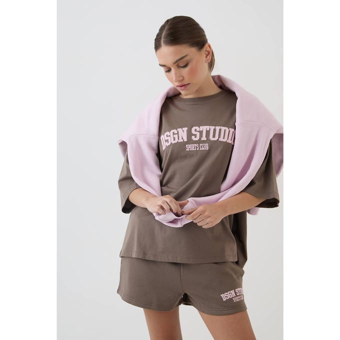 Dames Dsgn Studio Applique Sweatshort Met Losse Pasvorm | Taupe | Maat: 3XL